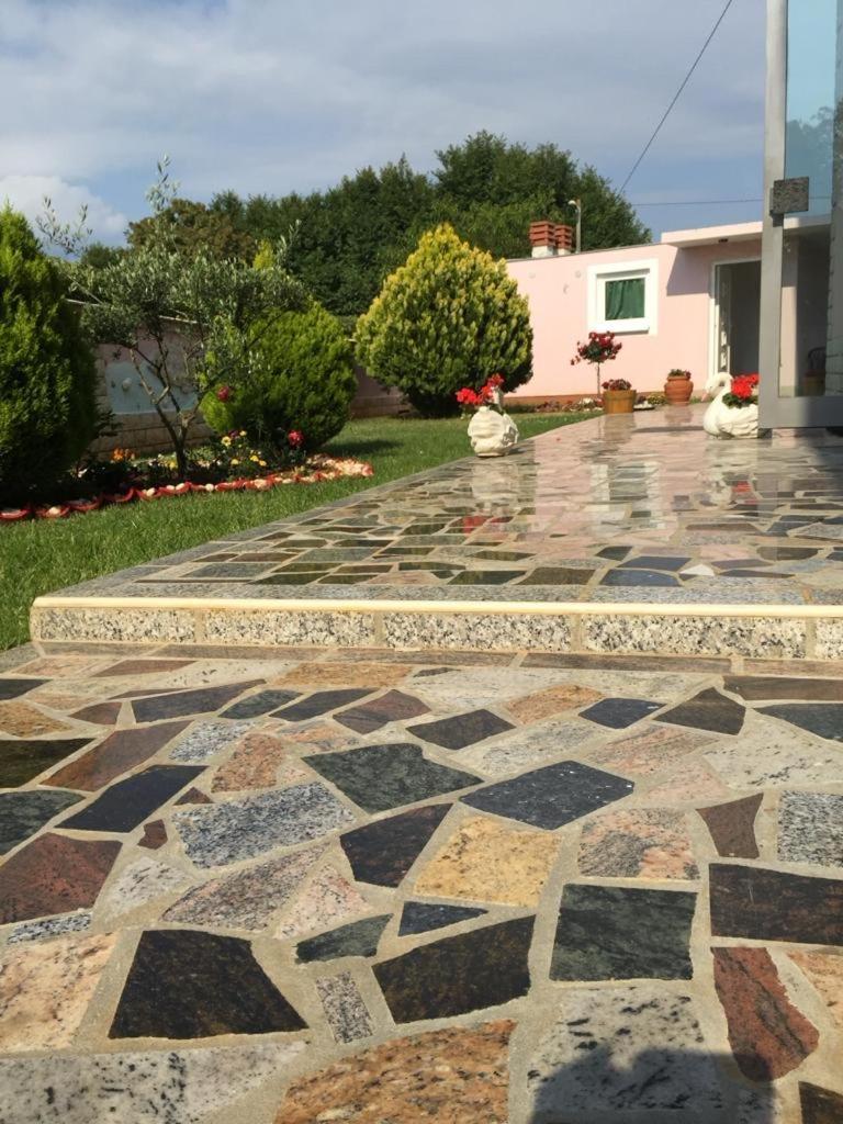 Villa Baldi -Apartmani Danny Tar-Vabriga Exterior photo
